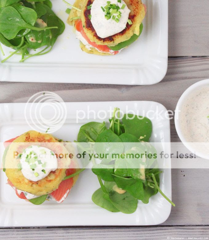 Kartoffelburger mit Lachs | whatinaloves.com Potato Burger, Burger, Portulak, Lachs, Sahnemeerrettich,
