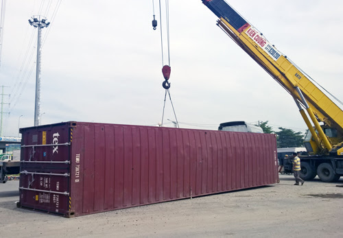 thung-container-vang-xuong-vong-xoay-o-sai-gon