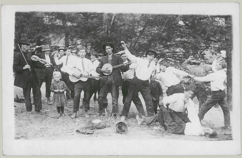 Dueling banjo players
