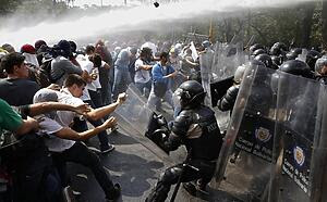 Relatório da ONU critica violência policial e detenção de opositores Relatório da ONU critica violência policial e detenção de opositores