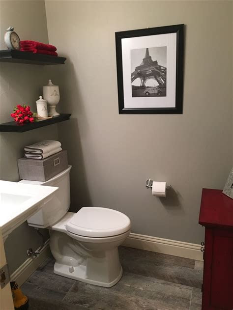 From neutral to dramatic, breathe new life into your bathroom with a fresh coat of one of these inviting paint colors. Wall color-Sherwin Williams Mindful Gray | Bathroom wall