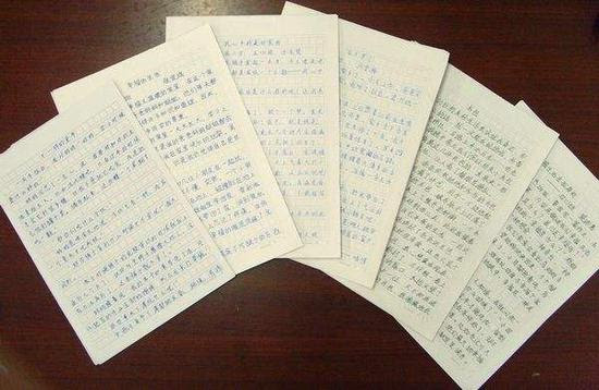 1岁悼念汶川地震泪流 小学生作文赛现40篇抄袭 汶川地震 小学生 作文赛 新浪新闻