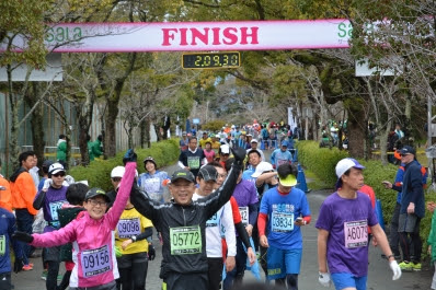 穂の国 豊橋ハーフマラソンで市民ランナー4570人力走 東愛知新聞