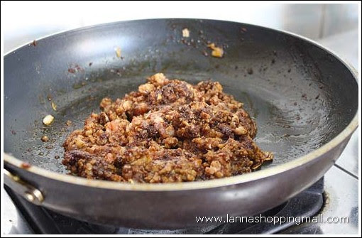 ผัดหมูบดกับน้ำพริกน้ำเงี้ยว