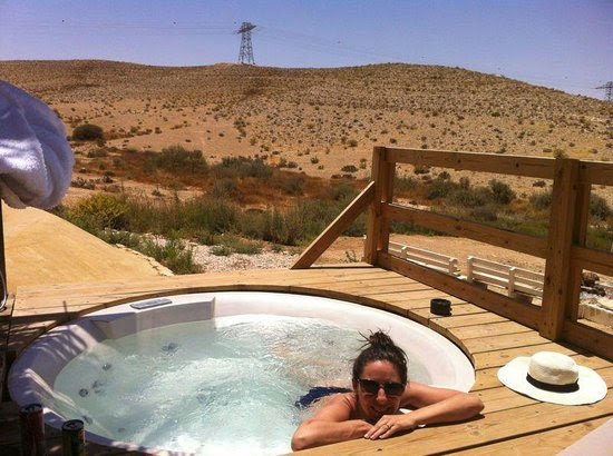 outdoor jacuzzi - Picture of Zayit HaMidbar (The Desert Olive Farm ...