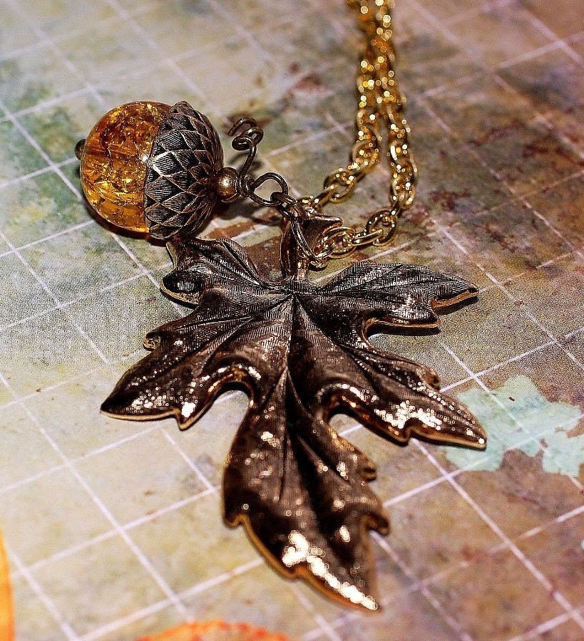 Perpetual Fall Necklace Acorn with Leaf on Gold
