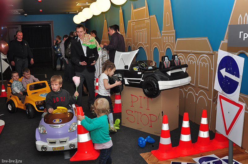 Cardboard Kremlin_026