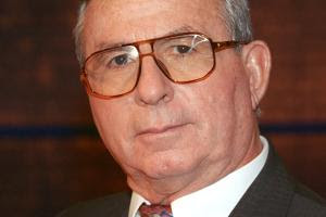 <br /> Hans Rühle gilt als einer der führenden Nuklearwaffenexperten Deutschlands. Er war von 1982 bis 1988 Planungschef im Bundesverteidigungsministerium und bekleidete danach Leitungspositionen in der Nato. Er ist Oberst der Reserve<br /> 