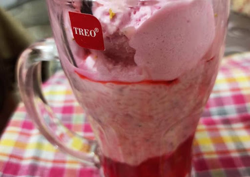 How to Make Appetizing Strawberry ice-cream falooda