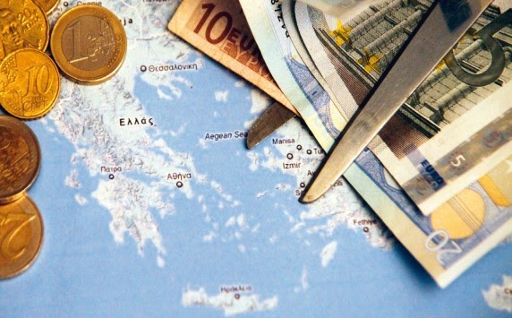 Έκρηξη Έλληνα τραπεζίτη:''Τα σκά..ωσαν μία και το ξανακάνουν''