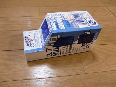 牛乳パックの車 簡単手作りおもちゃの作り方 工作図鑑