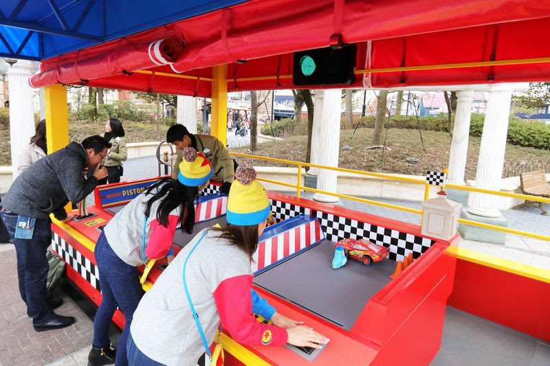 東京ディズニーシー ピクサー プレイタイム をさらに満喫 ゲームブースとグッズ 千葉県 トラベルjp 旅行ガイド