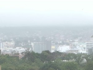 Coberto de neblina, aeroporto de Vitória da Conquista fecha por 1h30  (Foto: Reprodução/TV Bahia)