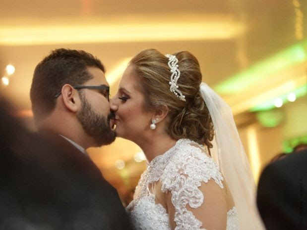 Casal se beija após dois anos sem se tocar (Foto: Géssica Santos / arquivo pessoal)