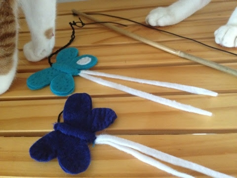 手作りおもちゃ フェルトde蝶々 猫と我々