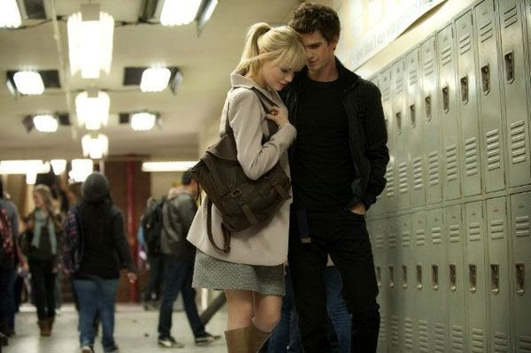 Peter Parker and Gwen Stacy (Emma Stone) share a moment in THE AMAZING SPIDER-MAN.