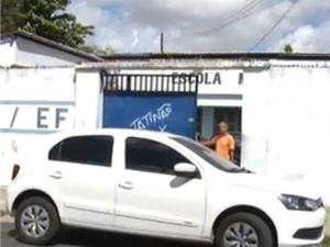 Caso de estupro coletivo ocorreu em escola no Bairro Presidente Kennedy, em Fortaleza, segundo os pais (Foto: TV Diário/Reprodução)