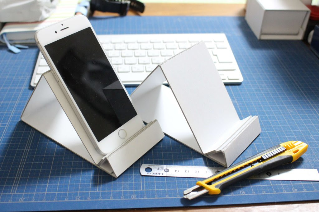 厚紙スマホスタンド Diy を作ったら簡単で意外と便利だった 主夫の楽しい生活blog