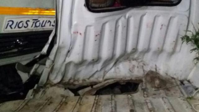 HIGUEY: Choque entre camioneta y autobús deja 2 muertos y 1 herido