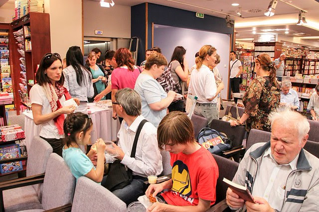 400702_562469027106577_884468611_n