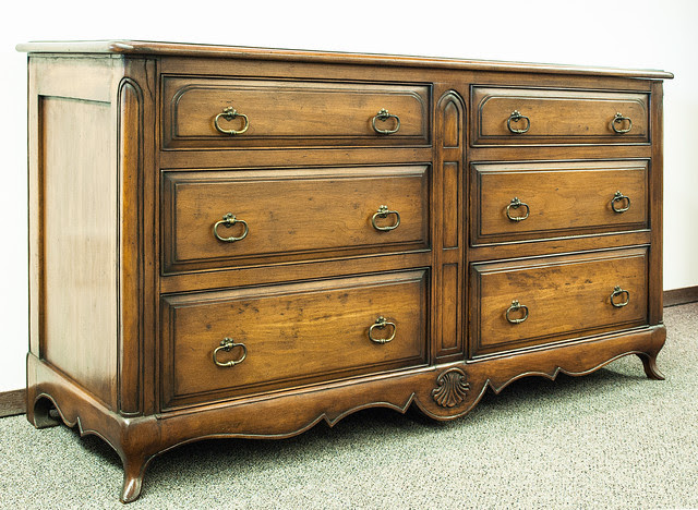 Louis XV, Normandie provincial style, six drawer cherry chest 