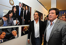 Un Scioli rodeado