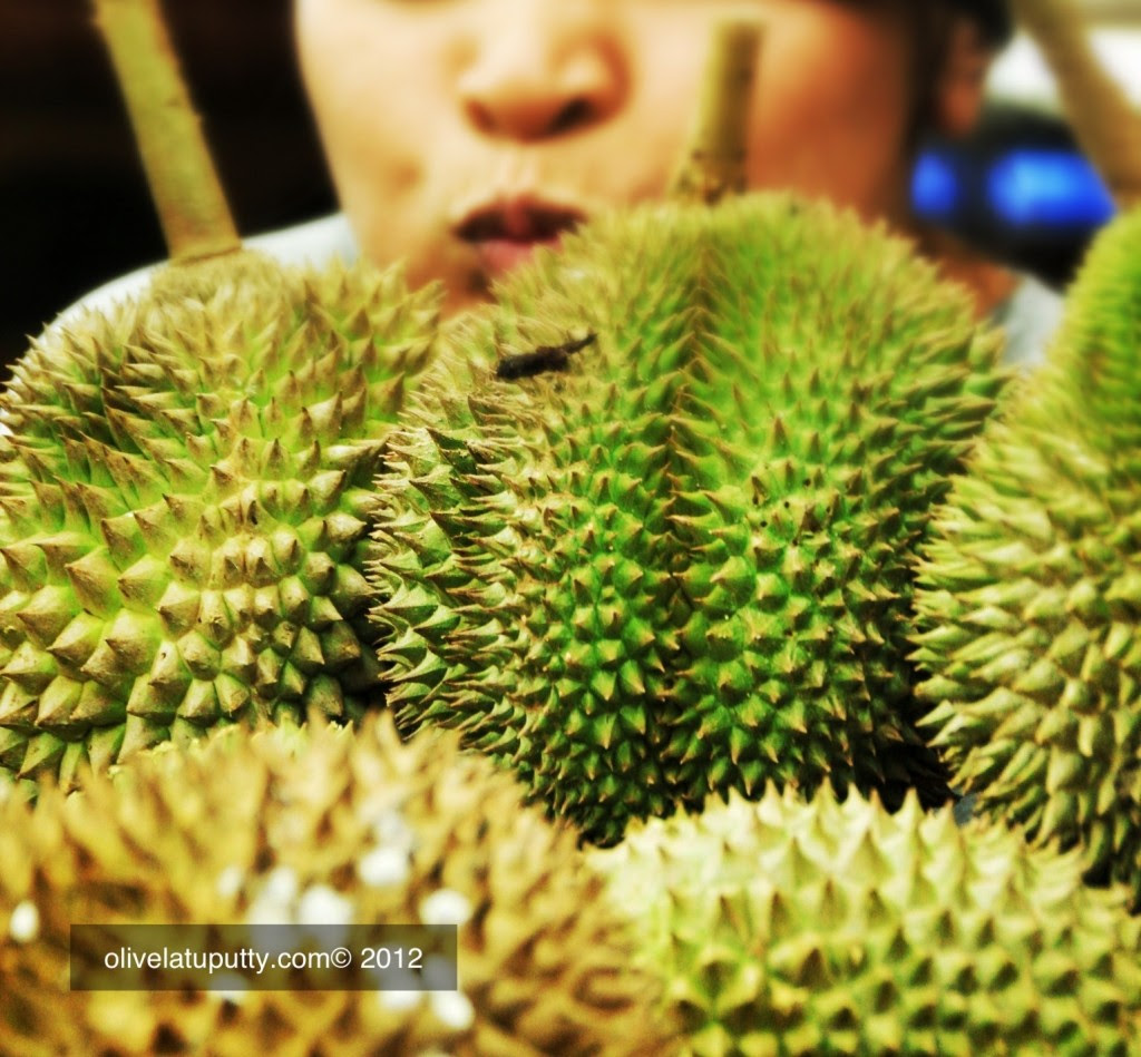 Yummy Durian di Singapore - Olive Latuputty