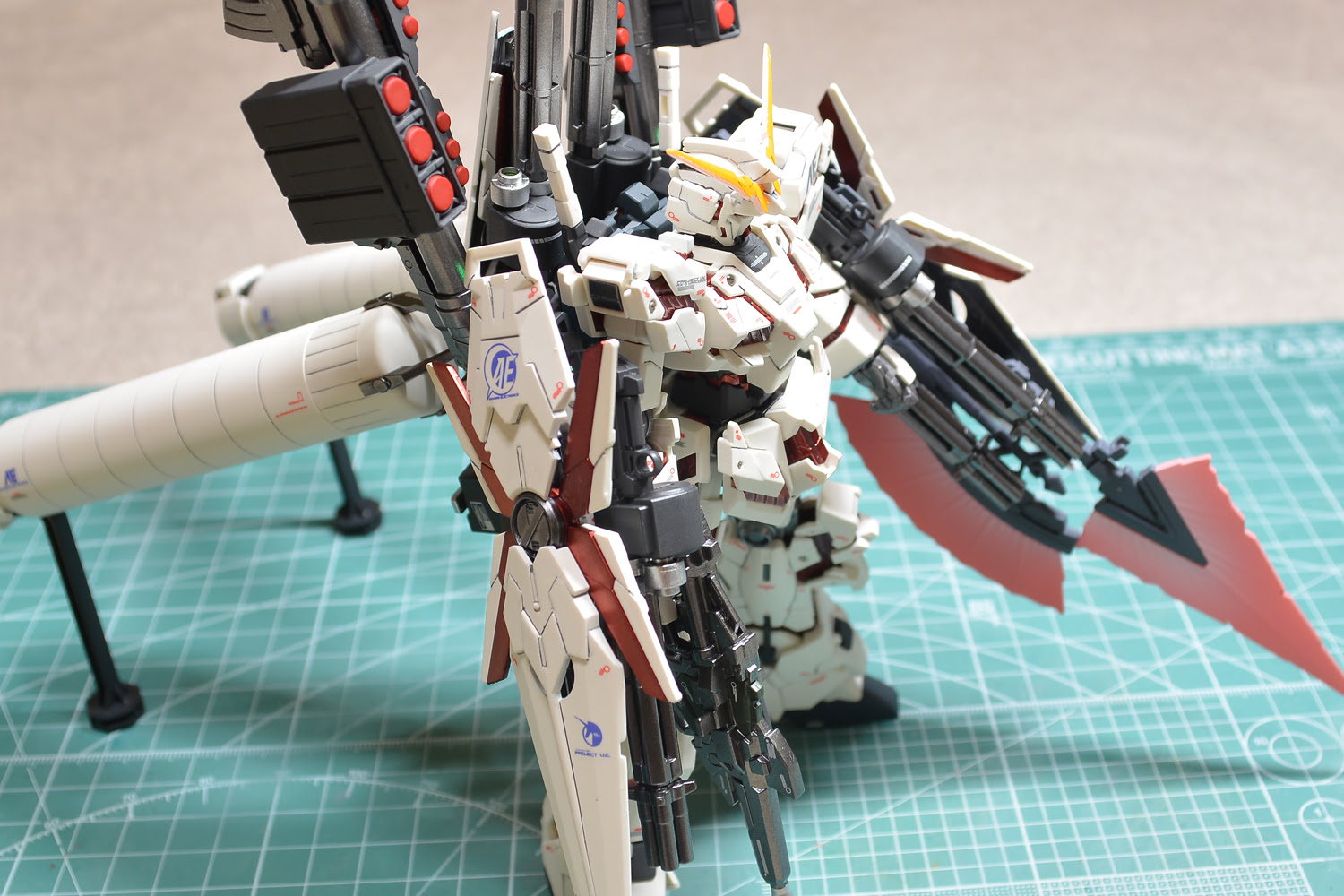 Hg Faユニコーンガンダム レッドカラーver の製作 改修ポイント ガンダムブログはじめました