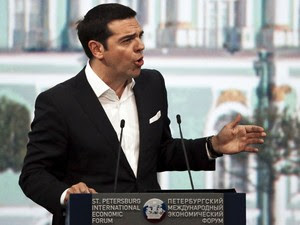 Primeiro-ministro da Grécia, Alexis Tsipras, em pronunciamento durante Fórum Econômico Mundial, em São Petersburgo, na Rússia (Foto: Grigory Dukor/Reuters )