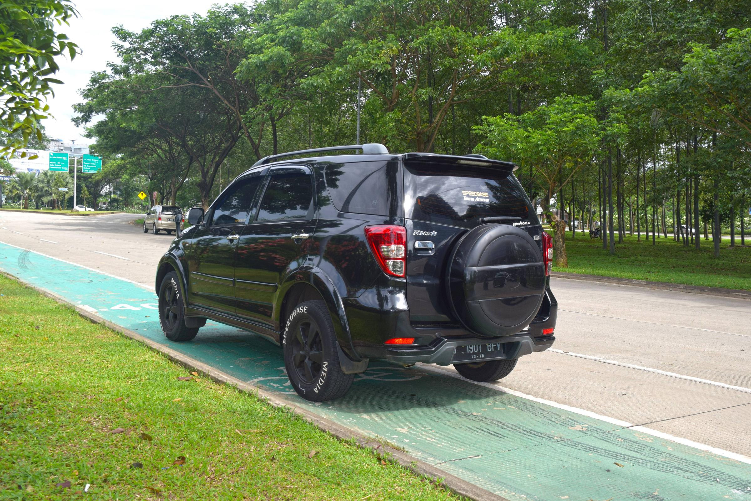 Gambar Modif Toyota Rush Putih Terlengkap Modifikasi Mobil Sedan