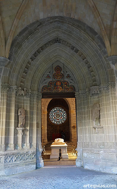 Puerta de la Capilla de San Agustín
