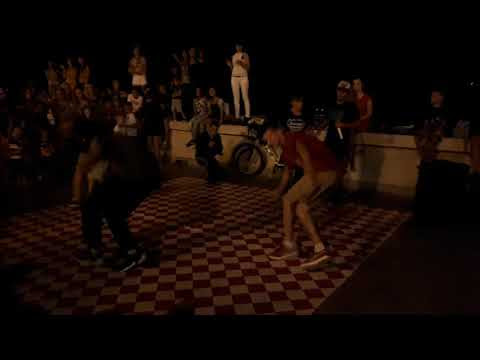 Алушта. Набережная. Танец. Август 2017