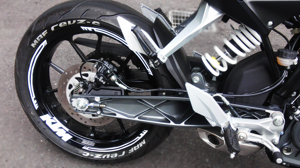 Duke0に自作リムストライプ オフの日ライダーがくる Ttr250 Duke0 Klx125