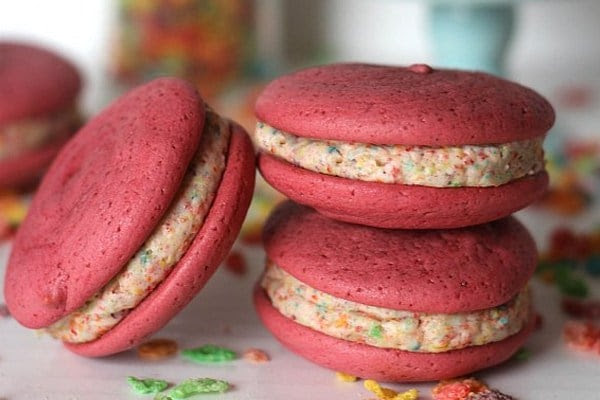 pink-velvet-fruity-pebble-cereal-whoopie-pies