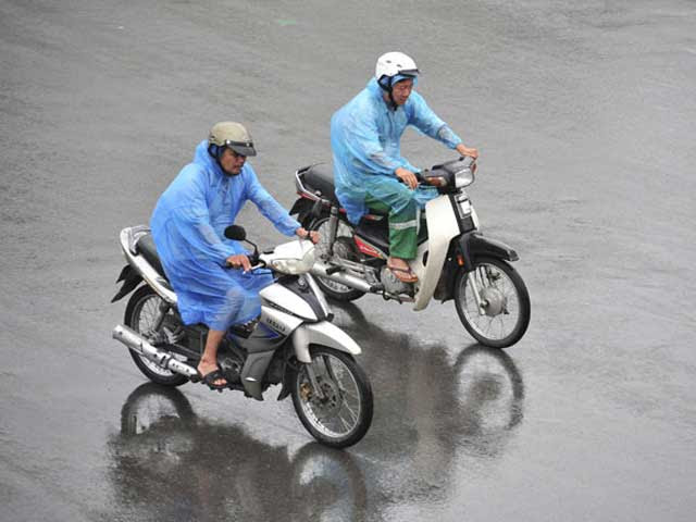 Cuối tuần, mưa dông bao trùm cả nước - 1
