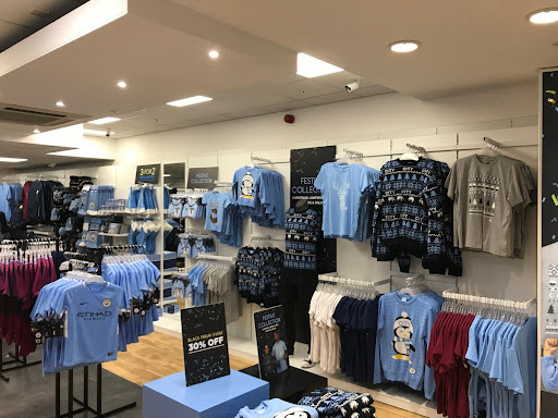 Manchester City Shop | Manchester City Store Football Club Badge Merchandise Logo Brand Arndale Centre Inside Interior Sport Advert Halle Square Stock Photo Alamy