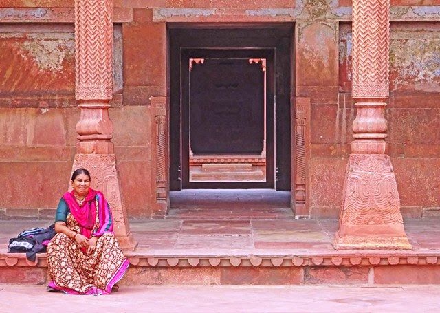 Woman at the Red Fort Agra India- photo Zoe Dawes