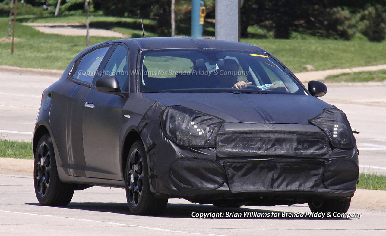 Photos: 2013 Dodge Hornet hatchback