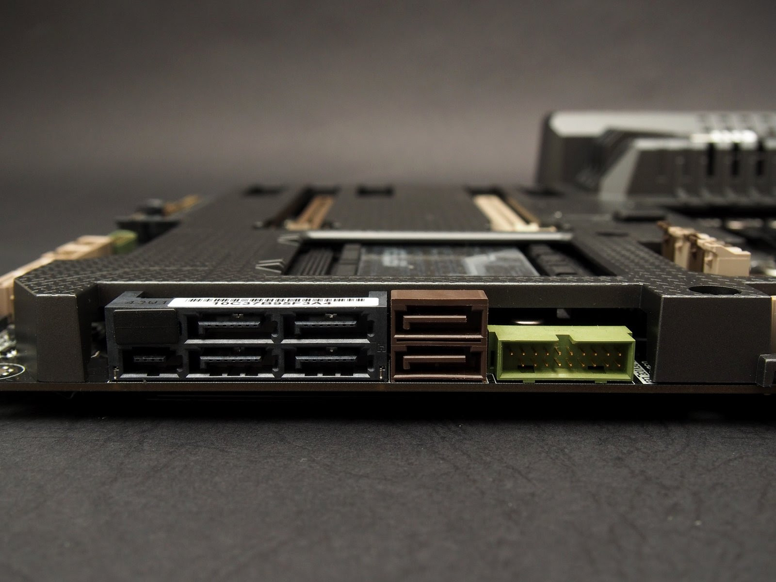 千錘百鍊盔甲再進化 ASUS SABERTOOTH Z97 MARK 1 千錘百鍊盔甲再進化 ASUS SABERTOOTH Z97 MARK 1