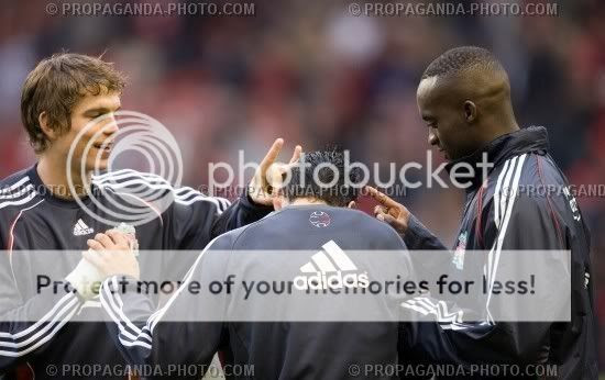 丹麥後衛＊Daniel Agger .