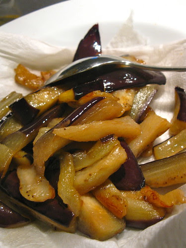 茄子煲 spicy aubergine pot