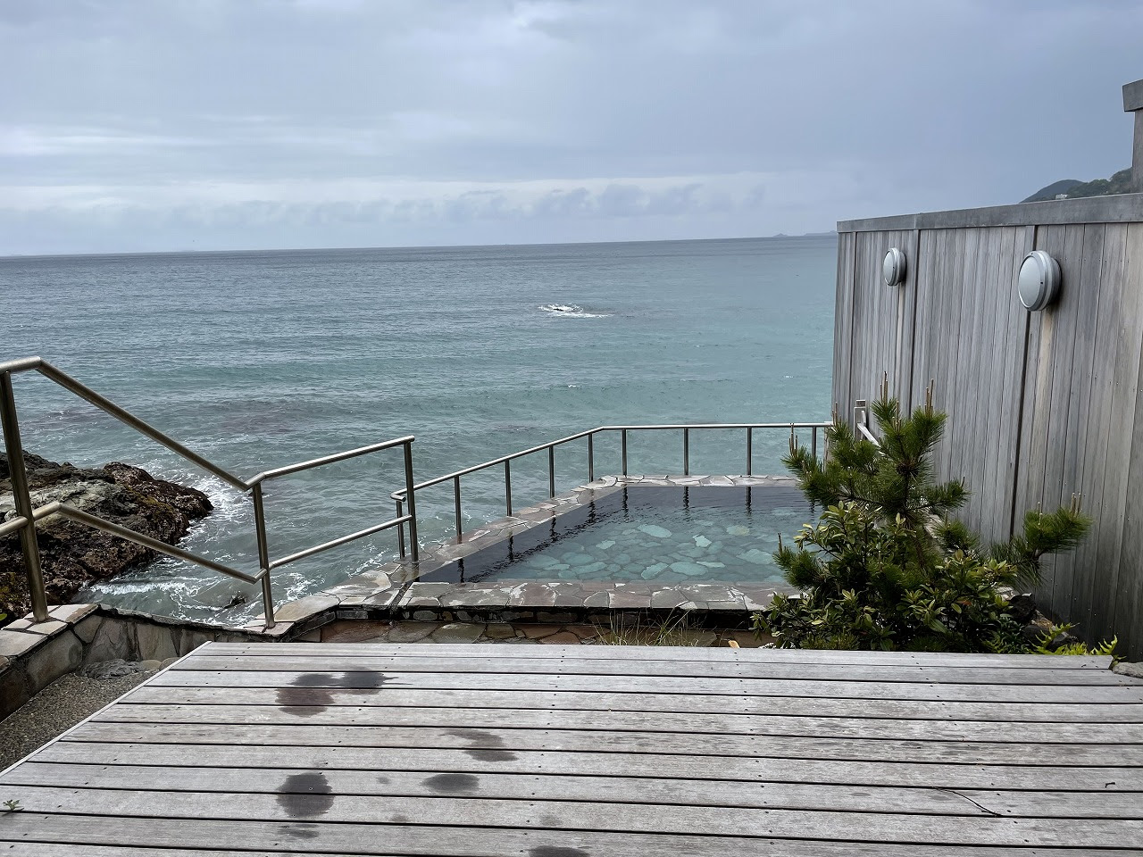 今井浜海岸 人気の温泉露天風呂 4月28日