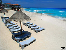 Playa de Cancún, casi vacía, durante la crisis de la gripe porcina, en abril