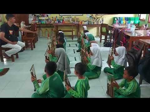 PROGRAM UNGGULAN ANGKLUNG
