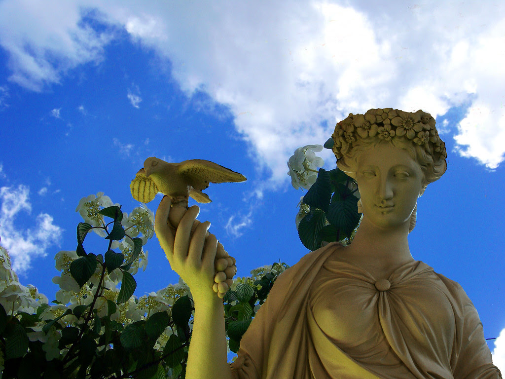 dove-statue-in-the-blue-sky