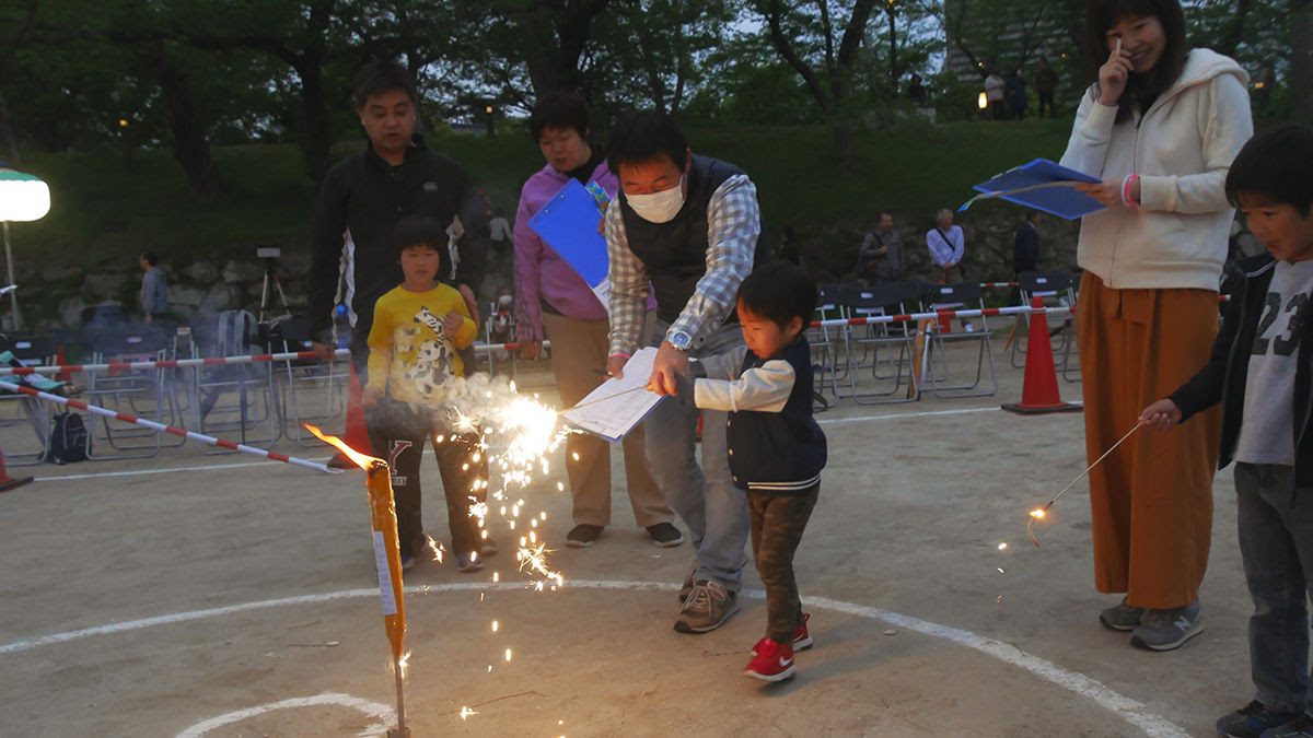This Is The Recommended Toy Fireworks In 19 Children Have Seen The Toy Fireworks Contest 19 Of The Judges Gigazine