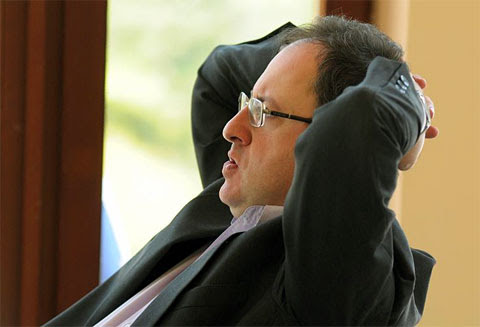 Gelfand respirando hondo