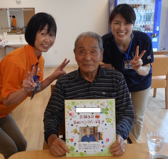 誕生日サプライズ アルファリビング岡山野田 スタッフブログ あなぶきの介護