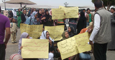 المتظاهرون طالبوا بإعادتهم للعمل 