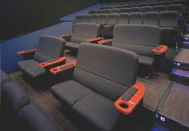 名古屋でカップルシートのある映画館情報
